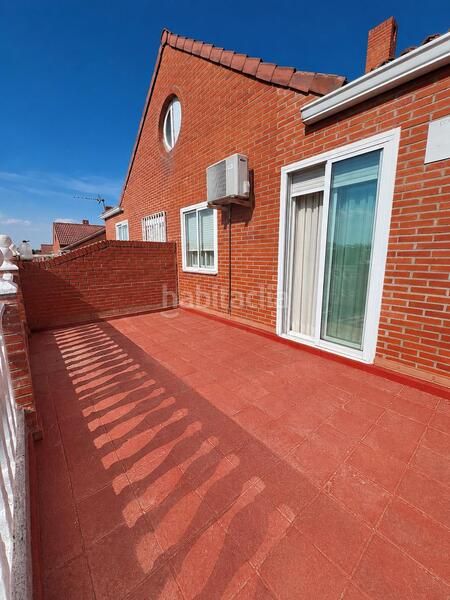Foto 9ac9fbcf-b934-4dd2-be44-e614a881d1a5. Casa amb calefacció piscina a Las Conejeras-Eparragal Coslada
