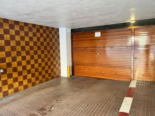 Miete Autoparkplatz in Avenida avinguda del garraf 56. Plaza de aparcamiento grande en alquiler