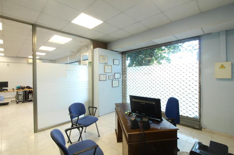 Foto 32d1fcd7-d3e4-45db-aa1e-4f8a719612a0. Local comercial  versátil en zona estratégica, ronda iberica a 100 m. del hospital sant antoni en Vilanova i la Geltrú