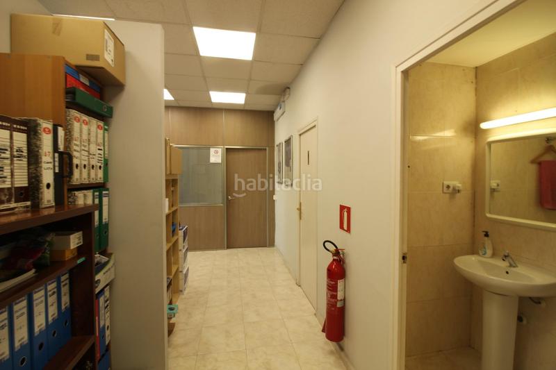 Foto 638731aa-d8c4-4b76-9ee9-2310f609972c. Local comercial  versátil en zona estratégica, ronda iberica a 100 m. del hospital sant antoni en Vilanova i la Geltrú