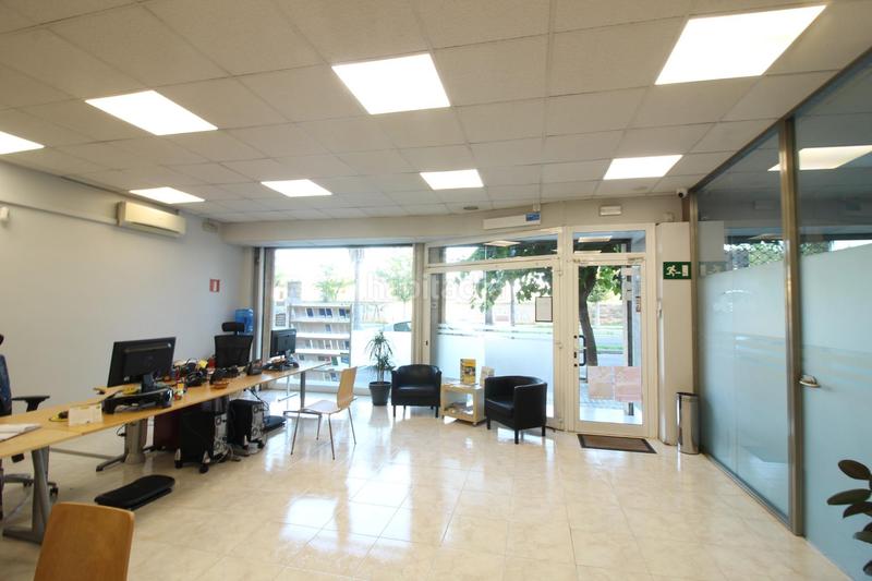 Foto b8f0d3b6-34f4-46a1-89a9-79956983ab4e. Local comercial  versátil en zona estratégica, ronda iberica a 100 m. del hospital sant antoni en Vilanova i la Geltrú
