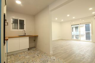 Location Appartement  Castell. Piso reformado de 4 dormitorios a 5 min. de la estación y 350 m