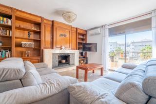 Pis a Sant Joan. Piso de 145 m2 con solárium de 32 m2 , 4 habitaciones y chimenea