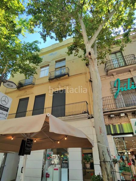 Foto dfe61f19-f70d-4466-918d-60fecc990024. Terreno residencial oportunidad de inversión remonta de 200 m2 en plena rambla principal en Vilanova i la Geltrú