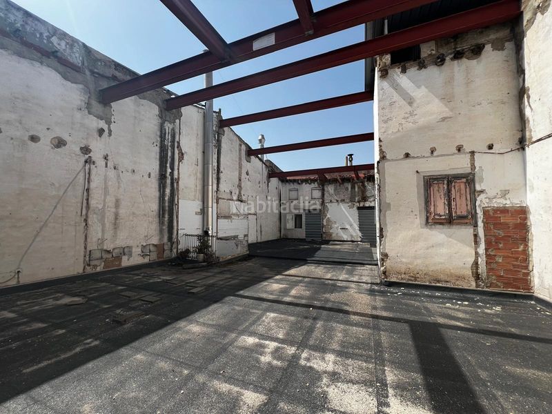 Foto ec965fe8-e7a3-4a92-b98d-36f143da49e0. Terreno residencial oportunidad de inversión remonta de 200 m2 en plena rambla principal en Vilanova i la Geltrú