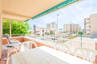 Pis  Cubelles. Amplio piso de 4 habitaciones con gran terraza en 2ª línea de pl