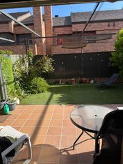Chalet  Hungria. Chalet en venta en meco, 4 dormitorios.