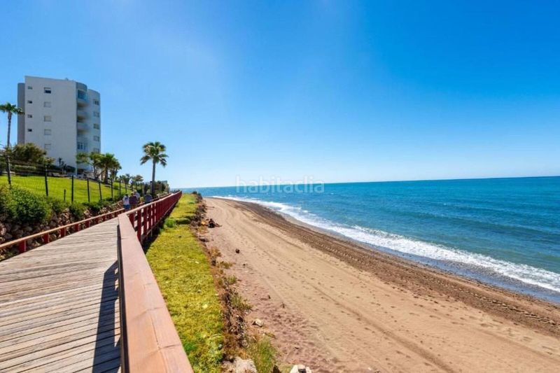 Foto f8e8e89b-bd62-4360-85df-d5b4f5d81a5c. Pis amb aparcament a Cabopino - Artola Marbella