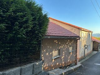 Maison à Cariño. Magnífica casa de piedra rehabilitada con amplia finca, a cinco