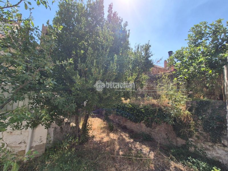 Foto 156d2867-2568-4fd1-ba72-12cc5f475f85. Casa aparellada a Sigüenza