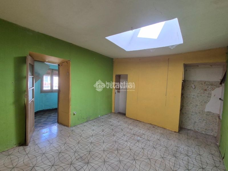 Foto ad825d66-a97f-4f37-a4b3-57cd42164049. Casa aparellada a Sigüenza
