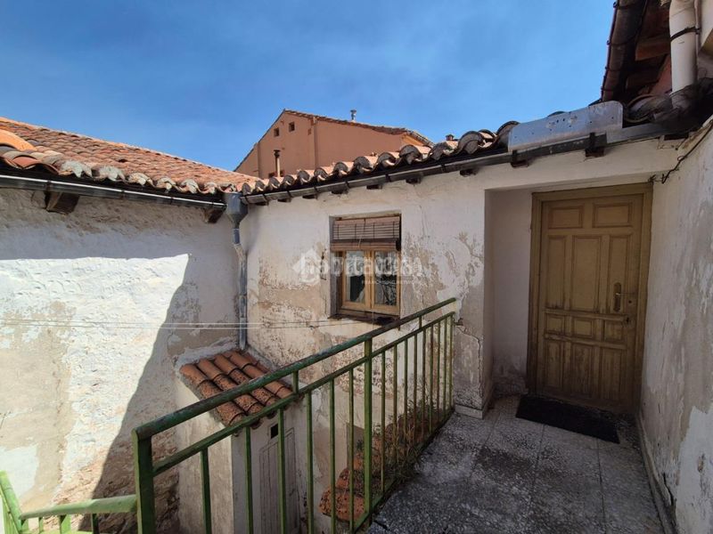 Foto b0a0d25f-6865-45c0-a213-28f8a536a0a1. Casa aparellada a Sigüenza