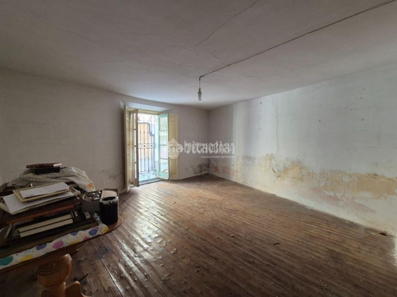 Foto cc3206de-80f7-42a7-b71d-2dd810d4cb8a. Casa aparellada a Sigüenza
