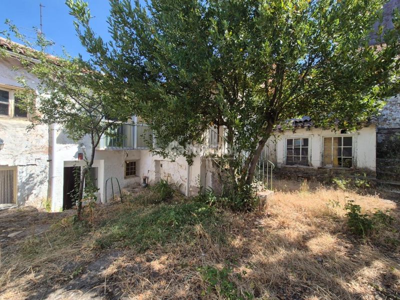 Foto d78d6636-8483-4865-ae6c-c53a501c48a6. Casa aparellada a Sigüenza