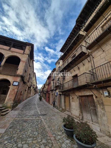 Foto d4831d9c-f471-4420-949d-68f6d7076329. Edificio  en venta en Sigüenza