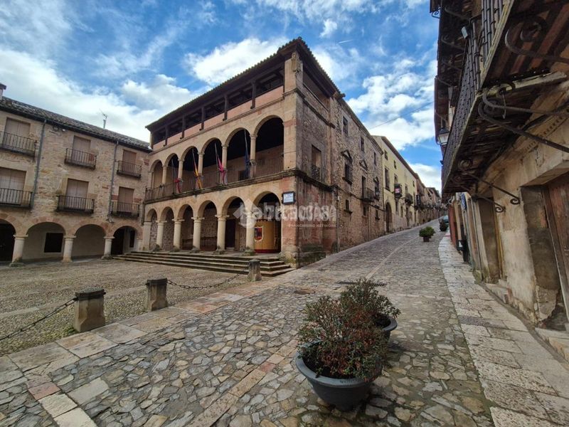 Foto d7835ab5-5891-4390-9d4d-5460981e9ee4. Edificio  en venta en Sigüenza