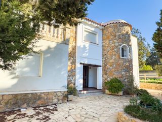 Chalet in Sant Agustí-Cala de Bou. Casa con terreno urbano para reformar en cala de bou, ibiza