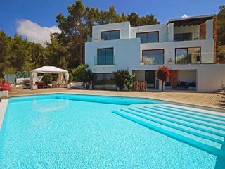 Casa a Sant Antoni de Portmany. Villa con vistas panor�micas al mar, dos piscinas y m�xima priva