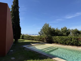 Casa adossada  Carretera cala moli. Exclusiva vivienda esquinera con vistas abiertas al mar en cala