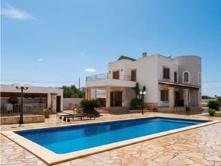 Haus in Avenida sant agusti 147. Casa con piscina y gran potencial a pocos minutos de cala de bou