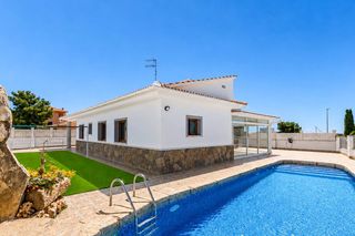 Chalet  Calle flandes de. Chalet con piscina y vistas al mar