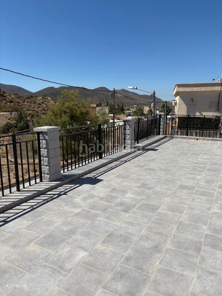 Foto fe8c14ab-94c2-4a97-a44e-4138f6428d2e. Casa adossada amb xemeneia piscina a Berja