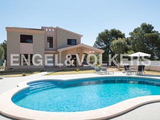 Casa a Montornés-Las Palmas-El Refugio. Estupenda villa con piscina en benicàsim