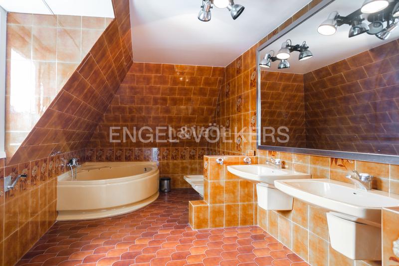 Foto 6429cb7e-f0be-4a03-bf70-fa53a2bea36f. Casa con riscaldamento parcheggio piscina in Gallipont Pobla de Vallbona (la)