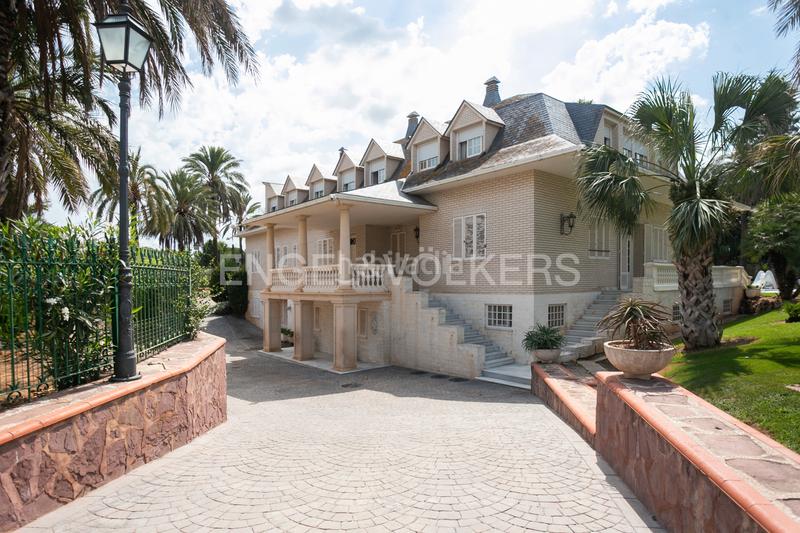 Foto c1a48644-15e6-4289-aeb0-2a4fbf62af95. Casa con riscaldamento parcheggio piscina in Gallipont Pobla de Vallbona (la)