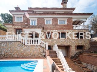 Casa a Montornés-Las Palmas-El Refugio. Espectacular villa en benicassim