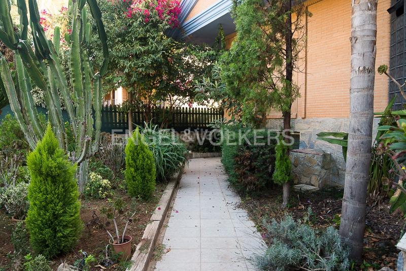 Foto 4283f383-7bf8-483f-9986-f26884224692. Maison avec chauffage parking piscine dans Corinto-Almardà Sagunt