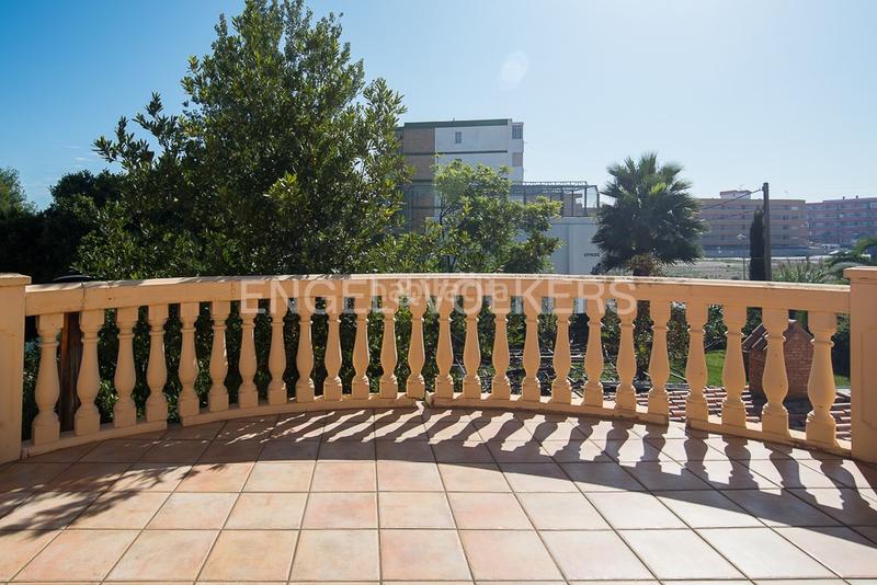 Foto c6aff0cd-1309-4d8d-ae41-34b04571f182. Maison avec chauffage parking piscine dans Corinto-Almardà Sagunt