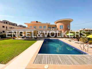 Casa  Remena rocs. Exclusiva villa junto al mar en vinaros
