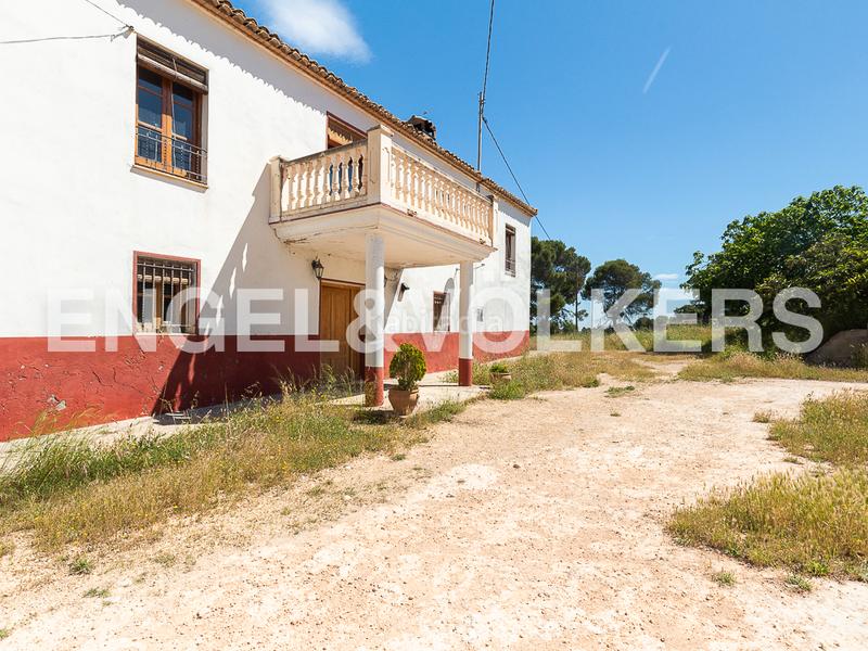 Foto e8dffd5f-0100-4f4a-89c6-955bf85a8943. House with heating parking in Centro Ontinyent