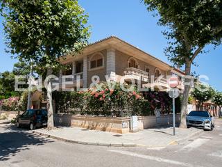 Casa adossada a Picanya. Fabulosa casa con piscina y ascensor