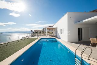 Casa a El Faro. Espectacular casa de diseño frente al mar en cullera