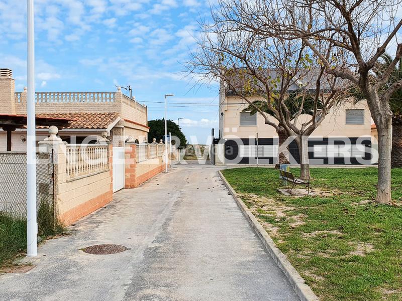 Foto f025b2e7-c2be-414d-9d54-fc5ac7e4f243. Terreno residencial terreno situado en marenys de rafalcaid en Gandia
