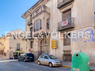 Masia a Requena. Edificio histórico en el centro de requena