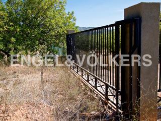 Terreny residencial a Olocau. Gran parcela rústica para construir en olocau