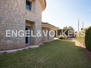 Casa a Serra. Casa de diseño y piedra en torre de portacoeli, serra villa de l