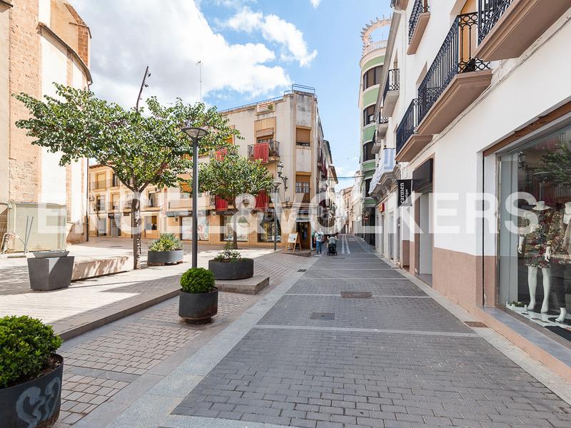 Foto 6875ec5a-6be9-4187-980a-8ca4c590595c. Casa adosada edificio en Utiel