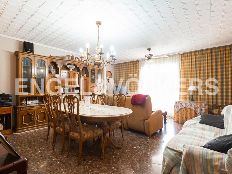 Foto da8a8a69-9ffc-401a-b3ab-d1d1f7c6dbd7. Casa adosada edificio en Utiel