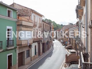 Casa a Pedralba. Casa de pueblo y bodega de producción de vino en pedralba