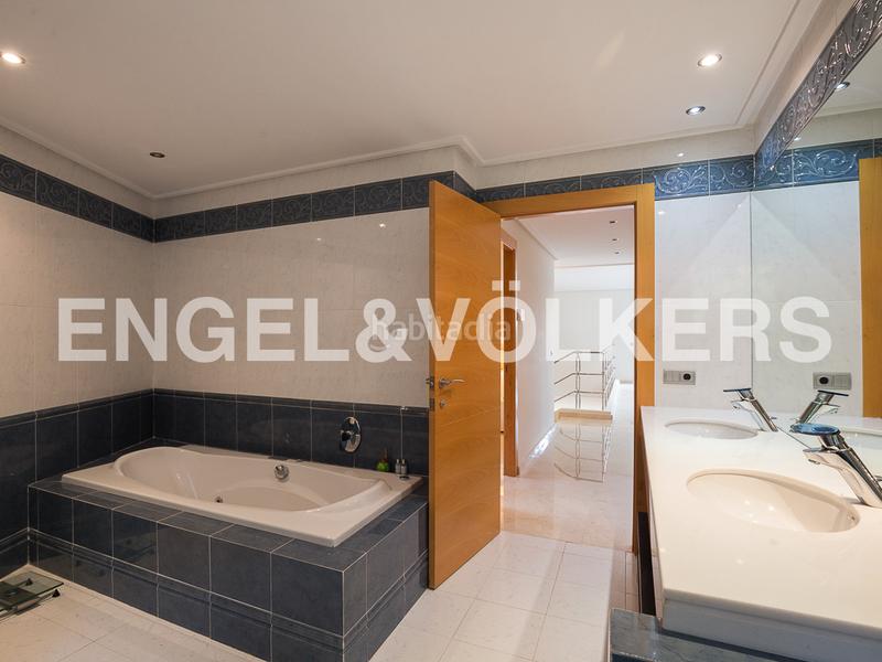 Foto 27300c69-b6fb-4f07-91f6-eb425ce4f117. Maison avec chauffage parking piscine dans Gilet