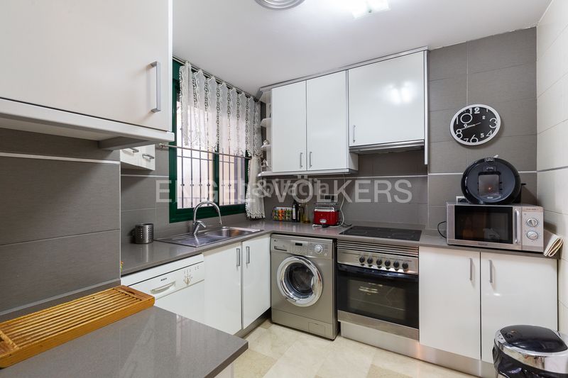 Foto 459f8229-b87a-44c4-adbe-d4c3abaa5fed. Casa adossada amb calefacció aparcament a Malva Rosa Valencia