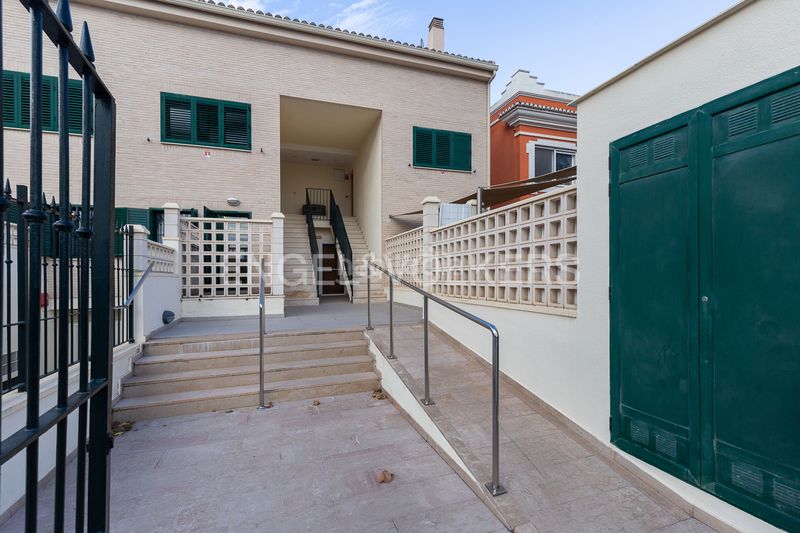 Foto 497b168d-477f-4cd6-a375-707f628a3b61. Casa adossada amb calefacció aparcament a Malva Rosa Valencia