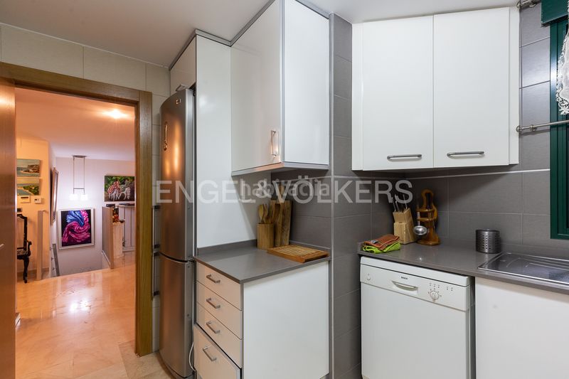 Foto 4c25c0a7-a7f2-4460-9cf6-835d7a8f9108. Casa adossada amb calefacció aparcament a Malva Rosa Valencia