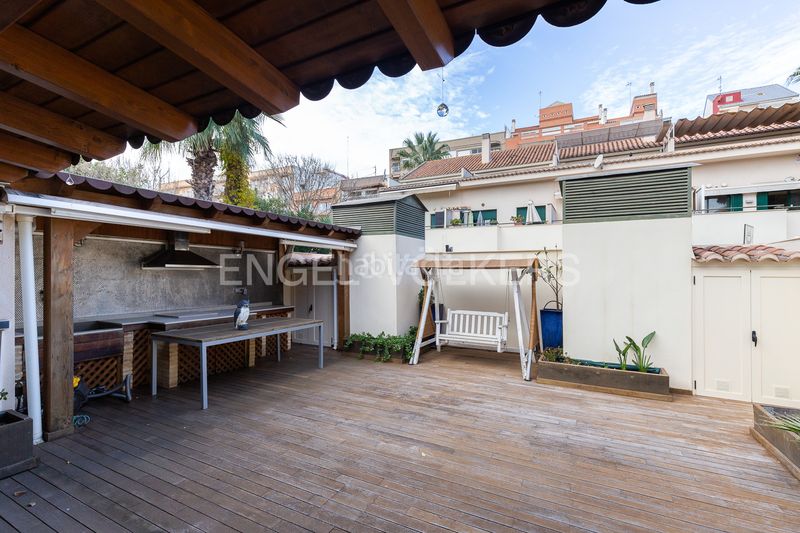 Foto 6f398cd2-adcb-41ec-a17c-c79c58124189. Casa adossada amb calefacció aparcament a Malva Rosa Valencia