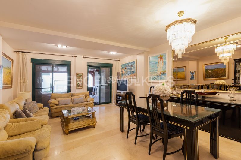 Foto 747c0fa4-9fb3-4253-bb37-a53eef7f06f6. Casa adossada amb calefacció aparcament a Malva Rosa Valencia