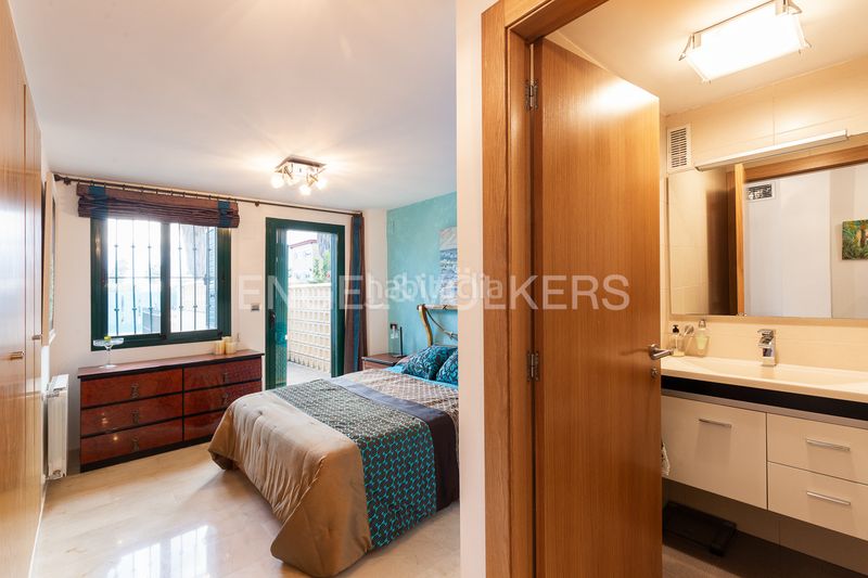 Foto 79701181-e170-4a4f-ad30-f0f25a738976. Casa adossada amb calefacció aparcament a Malva Rosa Valencia